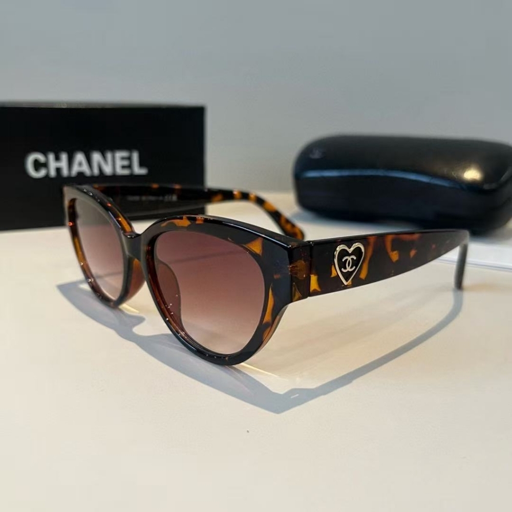 Chanel Butterfly tortoiseshell Sunglasses - Picture 5 of 9